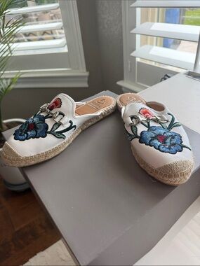 KANNA NWOT Slip-On Espadrille Mules with Blue, red, green Floral Embroidery